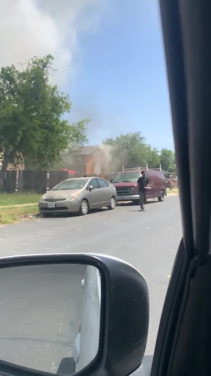 Fire off Wentworth Drive in east Austin – KXAN Austin