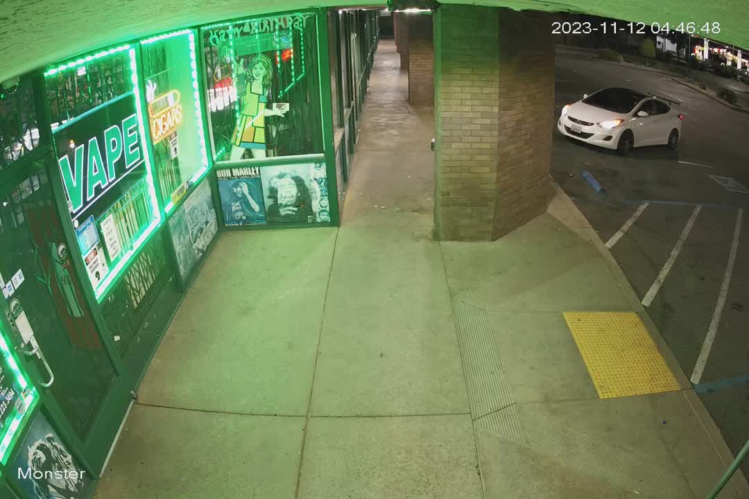 Thieves Crash Car Into San Jose Smoke Shop Steal Bags Of Vape Products